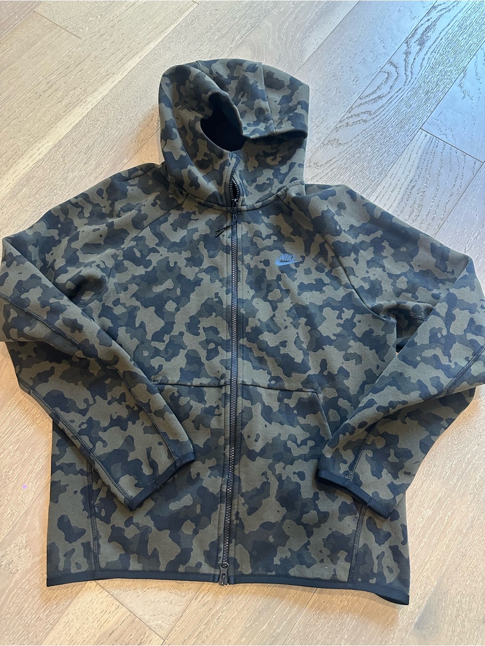 Nike Tech Fleece Full Zip Hoodie – Medium – Green/Black Camo